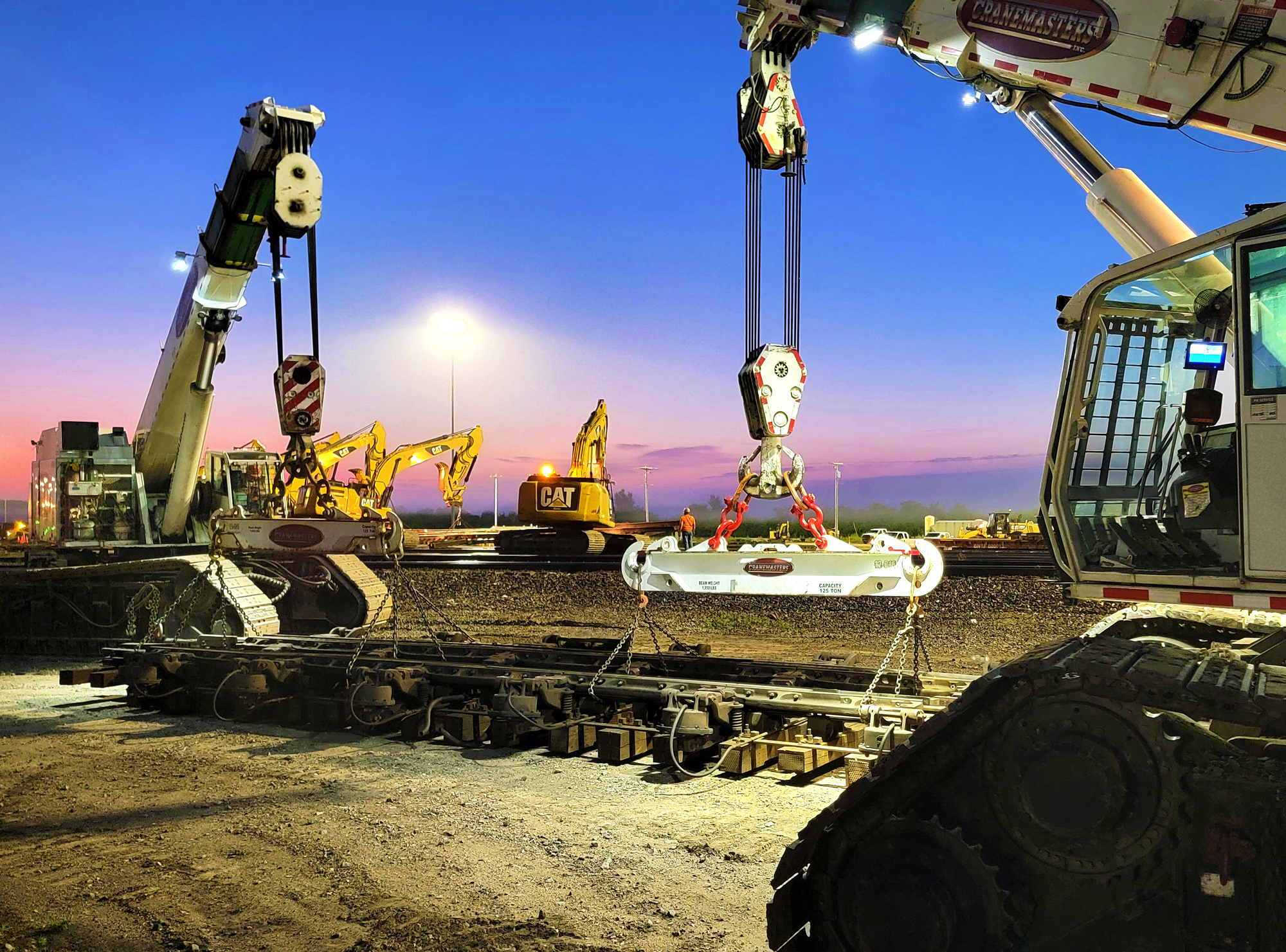 BNSF taps Cranemasters and its 200 RS Super-Duty cranes to replace critical retarders in Galesburg, IL.