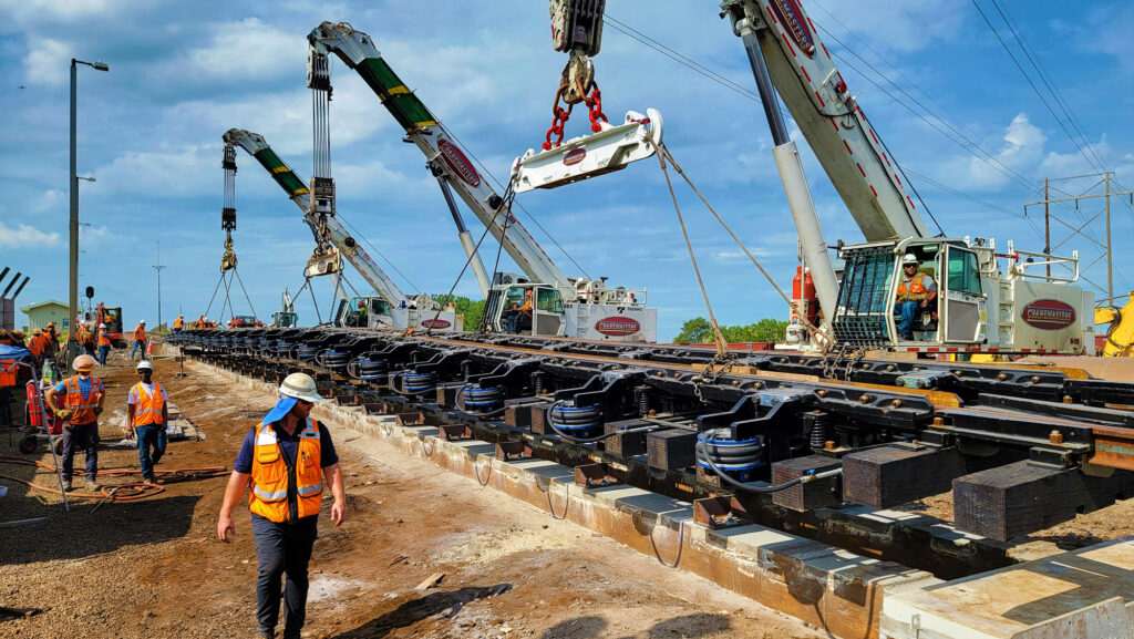 BNSF taps Cranemasters and its 200 RS Super-Duty cranes to replace critical retarders in Galesburg, IL.