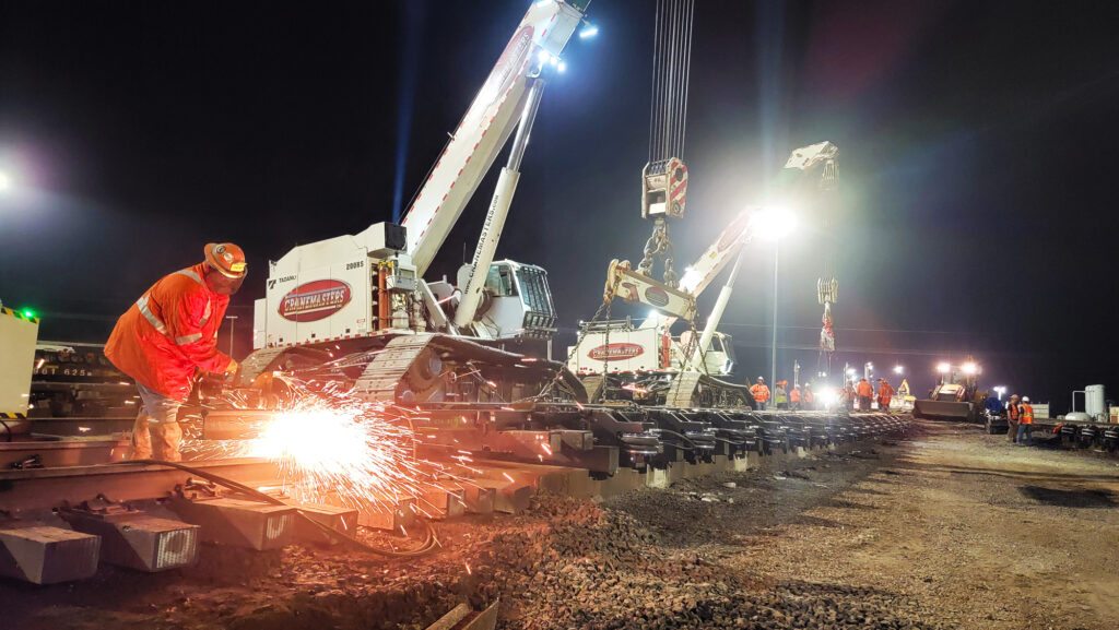 BNSF taps Cranemasters and its 200 RS Super-Duty cranes to replace critical retarders in Galesburg, IL.